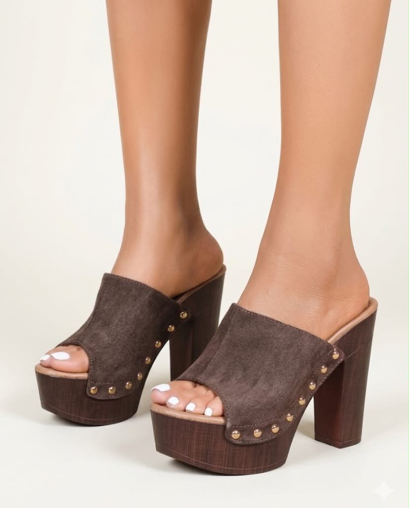 Mules à Plateforme cloutées - Élégance Rétro-Chic Marron