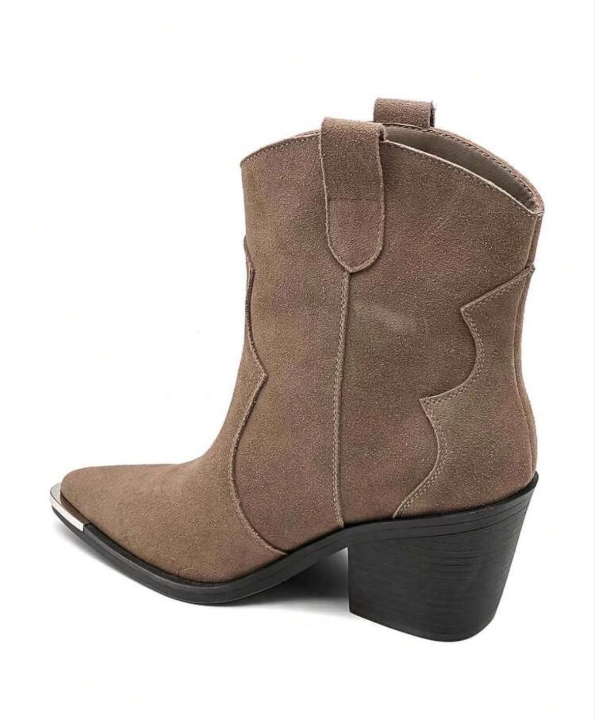 BOTTINES WESTERN FEMME EFFET DAIM BOUT MÉTAL – TAUPE MISS ALINA