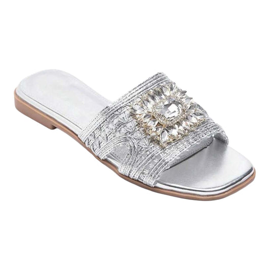 Mules plates bijoux – Élégance argentée