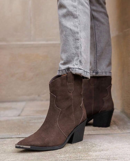 BOTTINES WESTERN FEMME EFFET DAIM BOUT MÉTAL – CHOCOLAT MISS ALINA