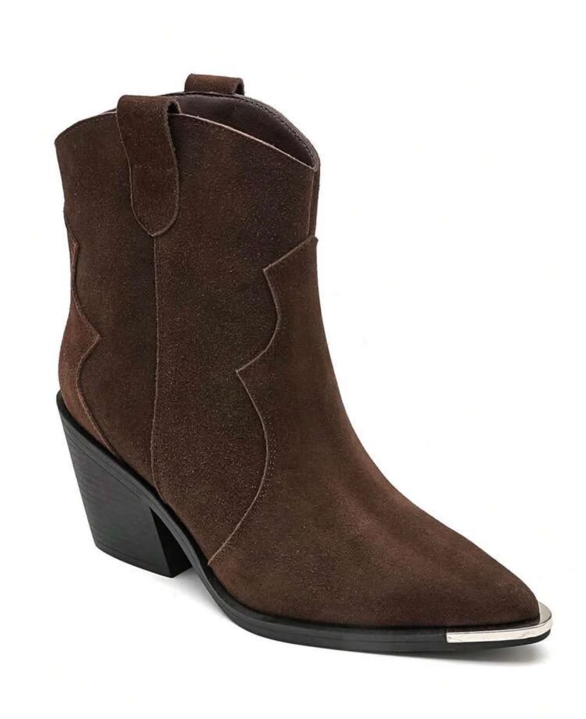 BOTTINES WESTERN FEMME EFFET DAIM BOUT MÉTAL – CHOCOLAT MISS ALINA