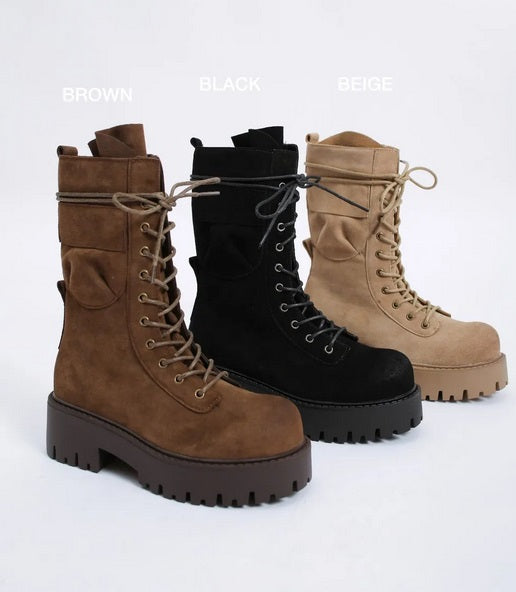 BOTTES RANGERS FEMME EFFET DAIM À POCHE – LACETS ENROULÉS, SEMELLE CRANTÉE BEIGE