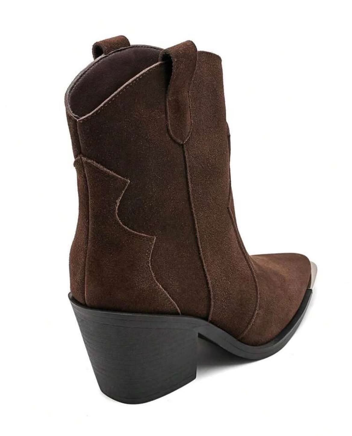 BOTTINES WESTERN FEMME EFFET DAIM BOUT MÉTAL – CHOCOLAT MISS ALINA