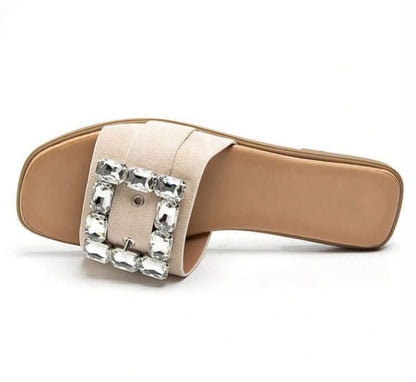 Mules plates ornées de strass – Élégance décontractée beige