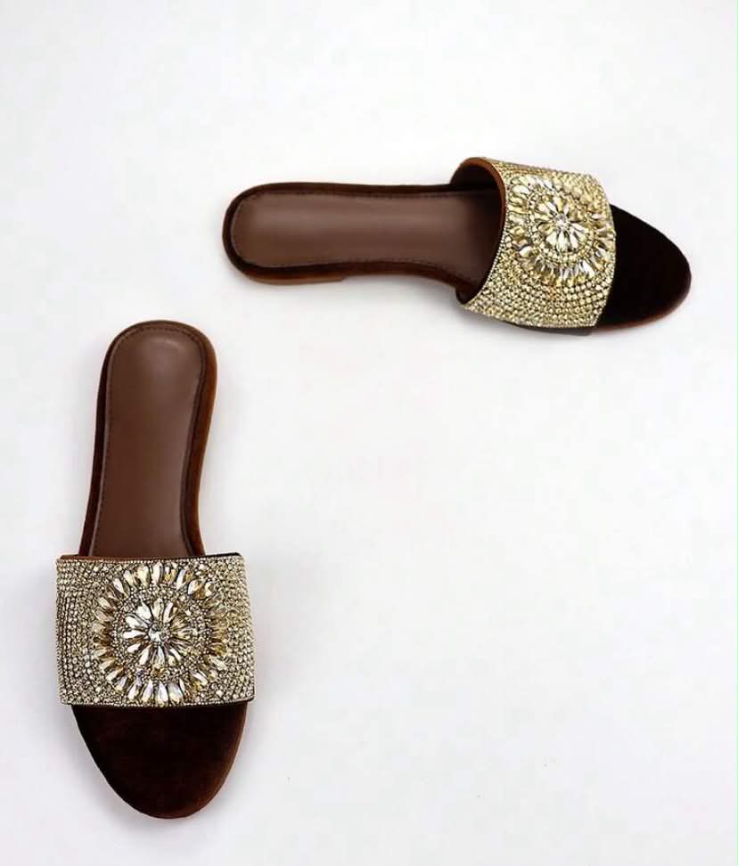 Sandales Plates Bijoux – Velours Marron et Or