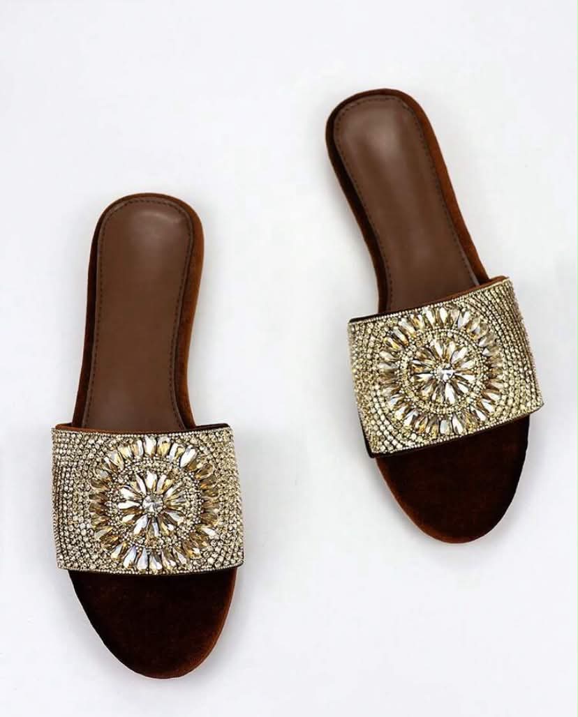 Sandales Plates Bijoux – Velours Marron et Or