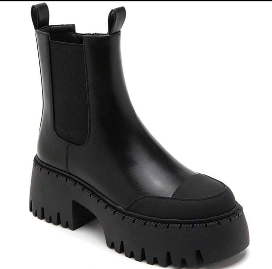 BOOTS CHELSEA SIMILICUIR NOIR BOUT RENFORCÉ SEMELLE PLATEFORME – MISS TIFFANY