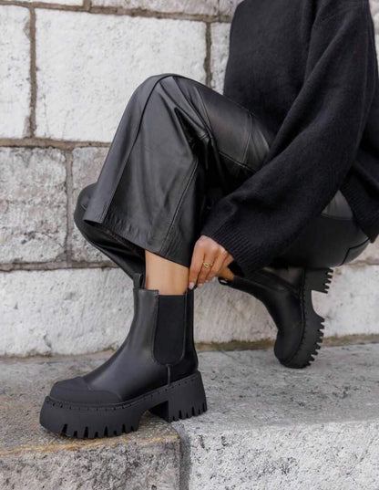 BOOTS CHELSEA SIMILICUIR NOIR BOUT RENFORCÉ SEMELLE PLATEFORME – MISS TIFFANY