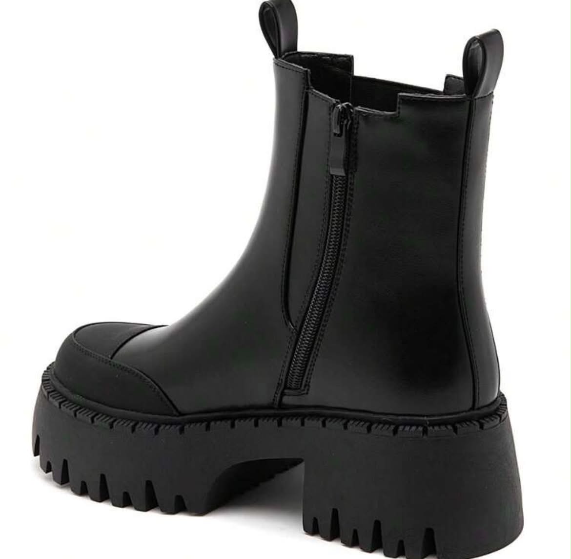 BOOTS CHELSEA SIMILICUIR NOIR BOUT RENFORCÉ SEMELLE PLATEFORME – MISS TIFFANY