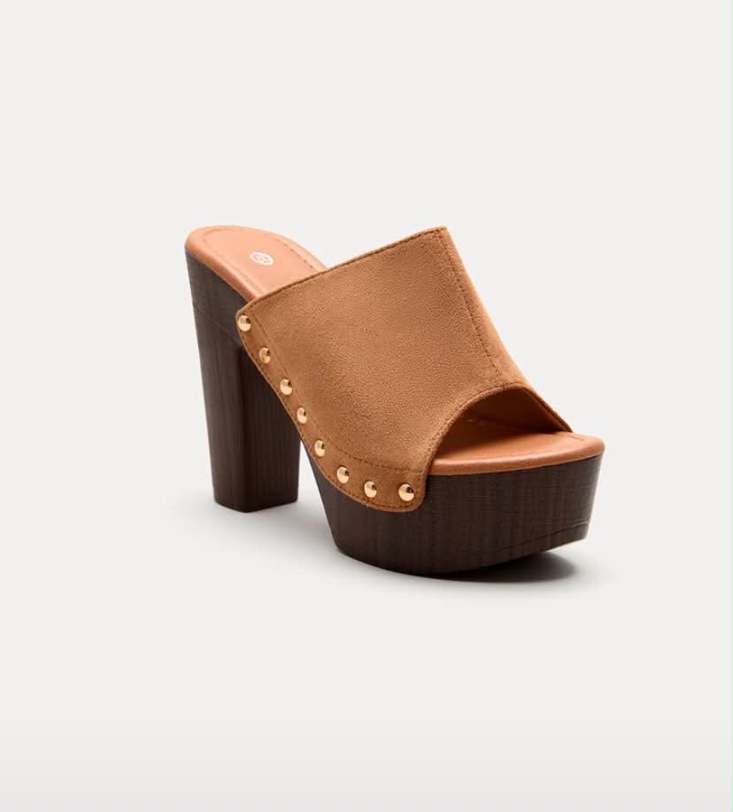 Mules à Plateforme cloutées - Élégance Rétro-Chic Camel