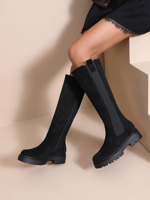 BOTTES HAUTES NOIRES ASPECT DAIM – ÉLASTIQUE LATÉRAL & SEMELLE CRANTÉE MISS CHELSEA