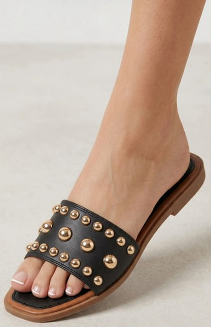 Claquette Mule en Simili Cuir Noir à Clous Dorés - Modèle "Aurora"