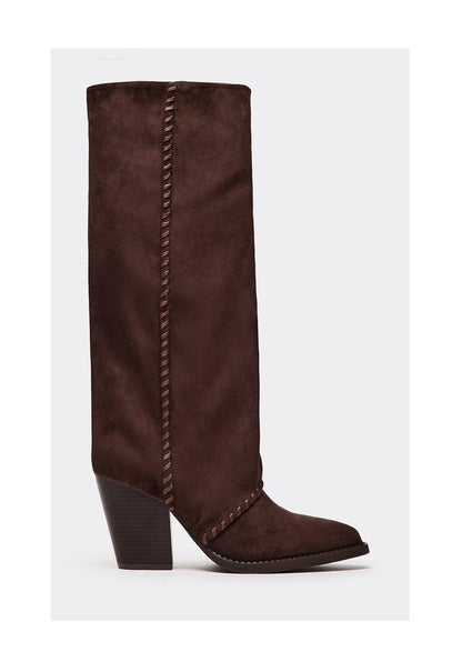 BOTTES SUÉDINE TIGE ENVELOPPANTE SURPIQÛRE TRESSÉE TALON BISEAUTÉ – MISS LEXIE CHOCO BROWN