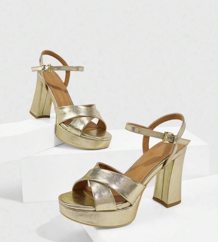 Sandales à Talons Plateforme – Éclat Doré