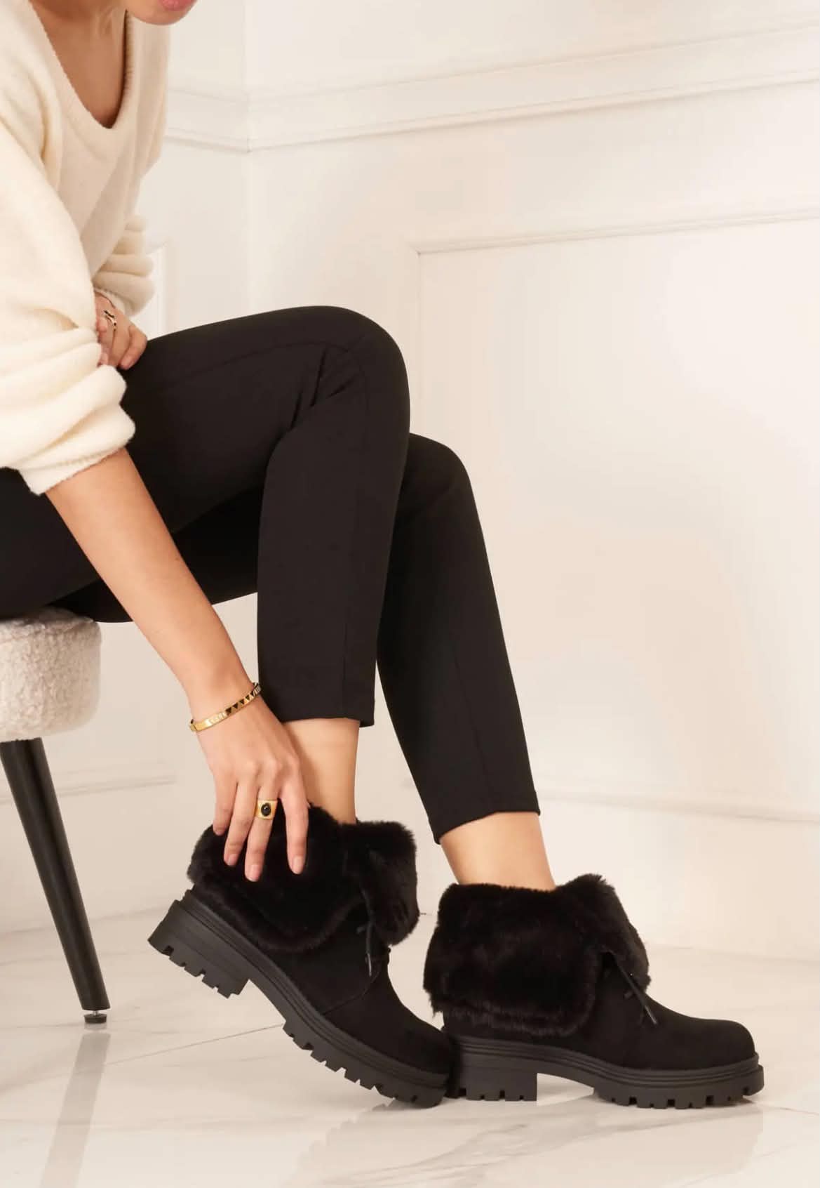 BOTTINES FOURRÉES FEMME À LACETS EFFET DAIM – NOIR MISS ALONA