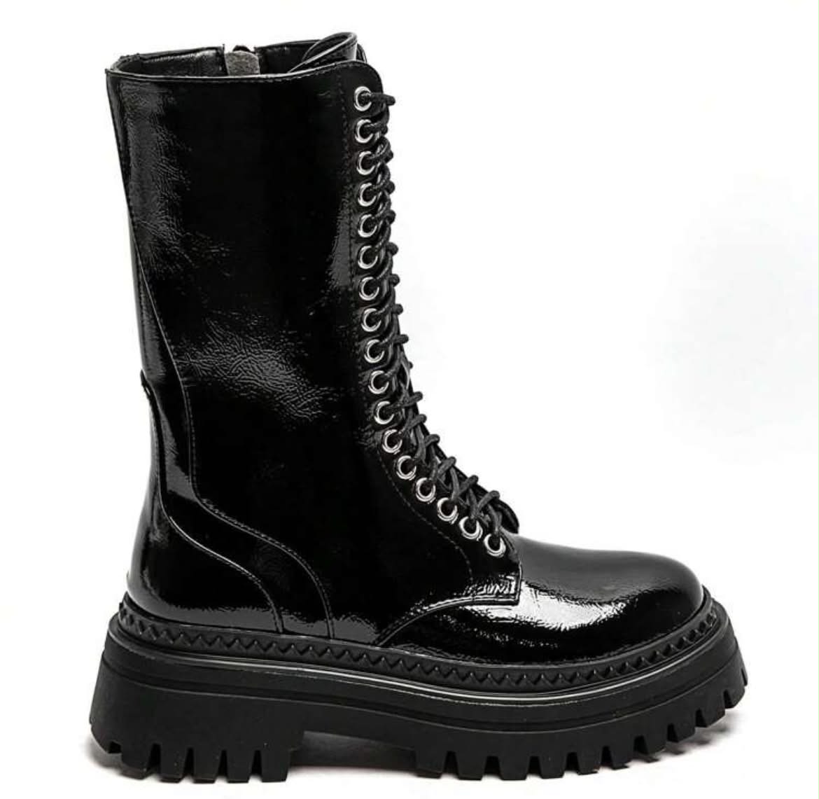 BOOTS SIMILICUIR VERNI NOIR LACETS BORDURE SEMELLE PLATEFORME MISS NATH