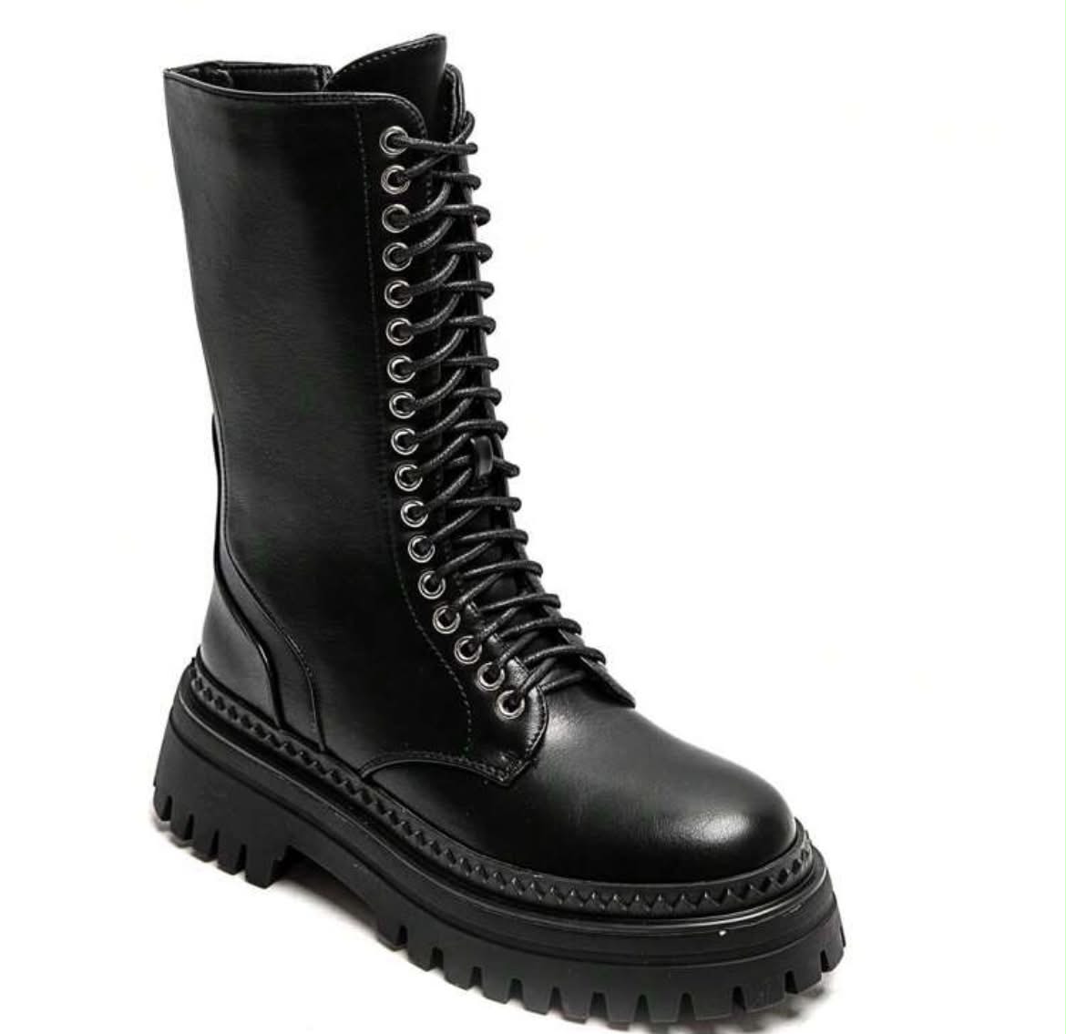 BOOTS SIMILICUIR NOIR LACETS SEMELLE PLATEFORME – MISS NATH