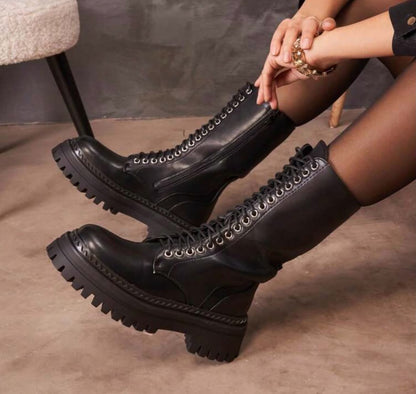 BOOTS SIMILICUIR NOIR LACETS SEMELLE PLATEFORME – MISS NATH