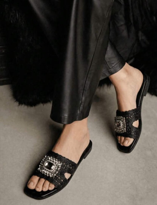 Mules plates bijoux – Élégance noir