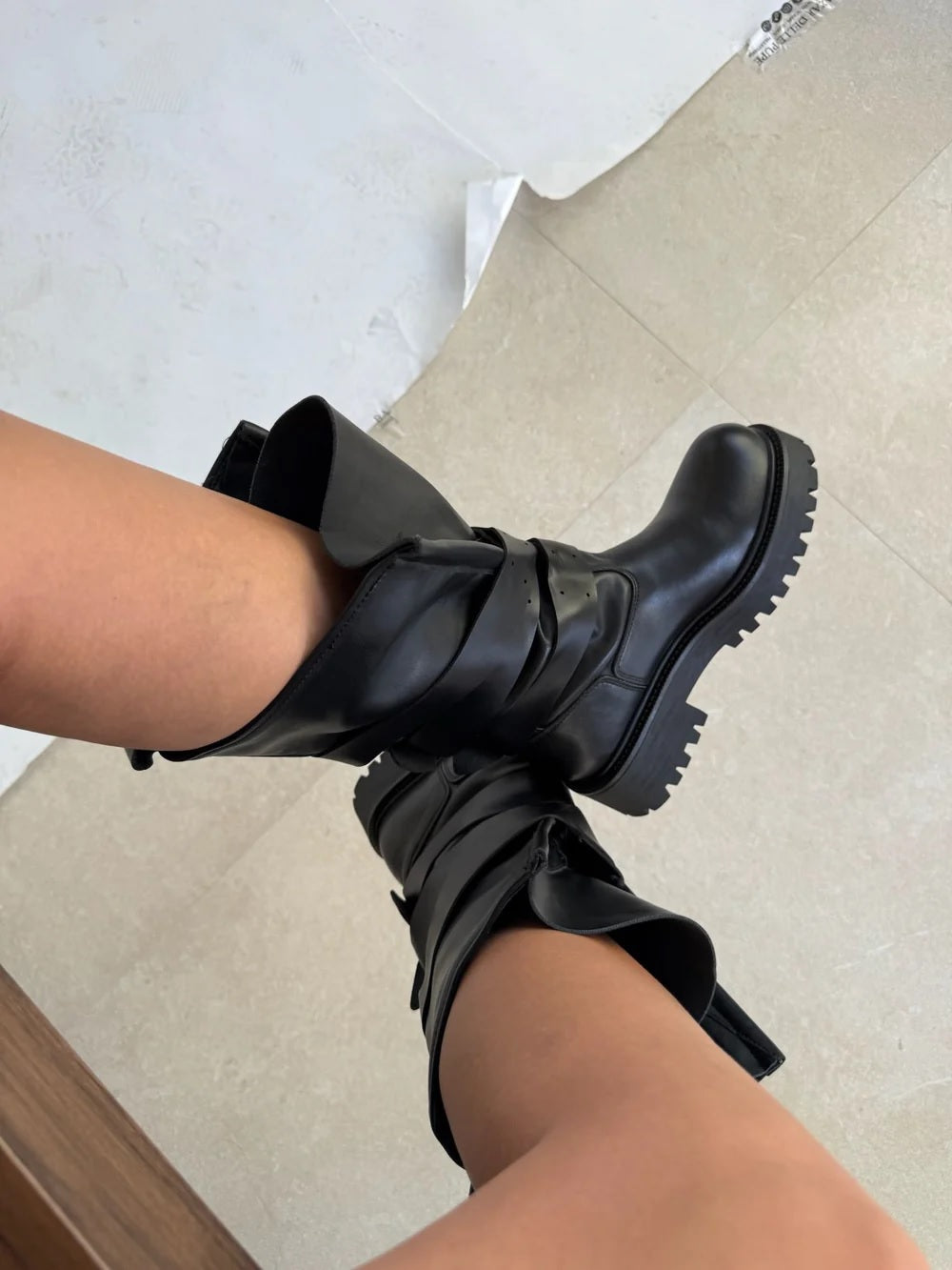 BOTTES BIKER FEMME NOIRES EFFET CUIR – À BOUCLES, SEMELLE CRANTÉE