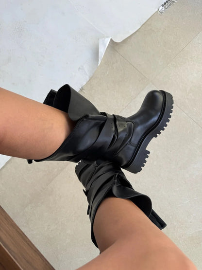 BOTTES BIKER FEMME NOIRES EFFET CUIR – À BOUCLES, SEMELLE CRANTÉE