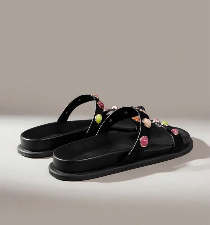 Sandales Joya en Simili Cuir Noir – Ornements de Pierres Cabochons Colorées Pink