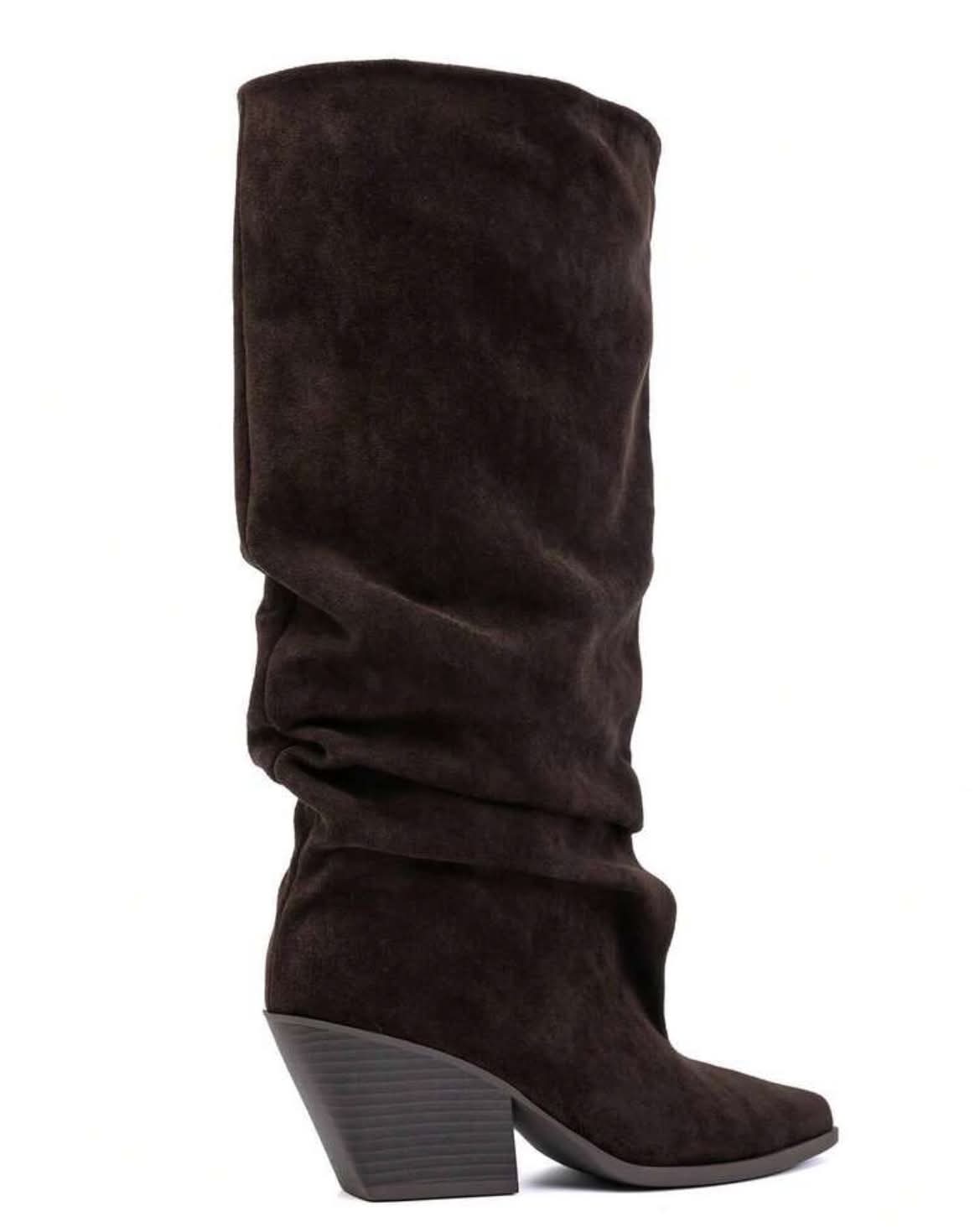 BOTTES HAUTES EFFET FROISSÉ BOUT POINTU TALON BISEAUTÉ – MISS GRACE CHOCO SUEDINE