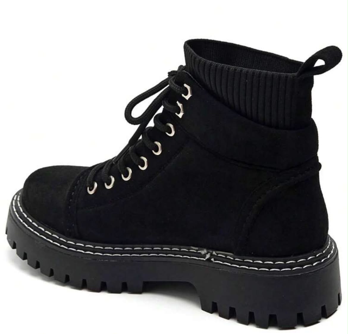 BOOTS SUEDINE NOIR COL CÔTELÉ SURPIQÛRES SEMELLE PLATEFORME MISS PAGE