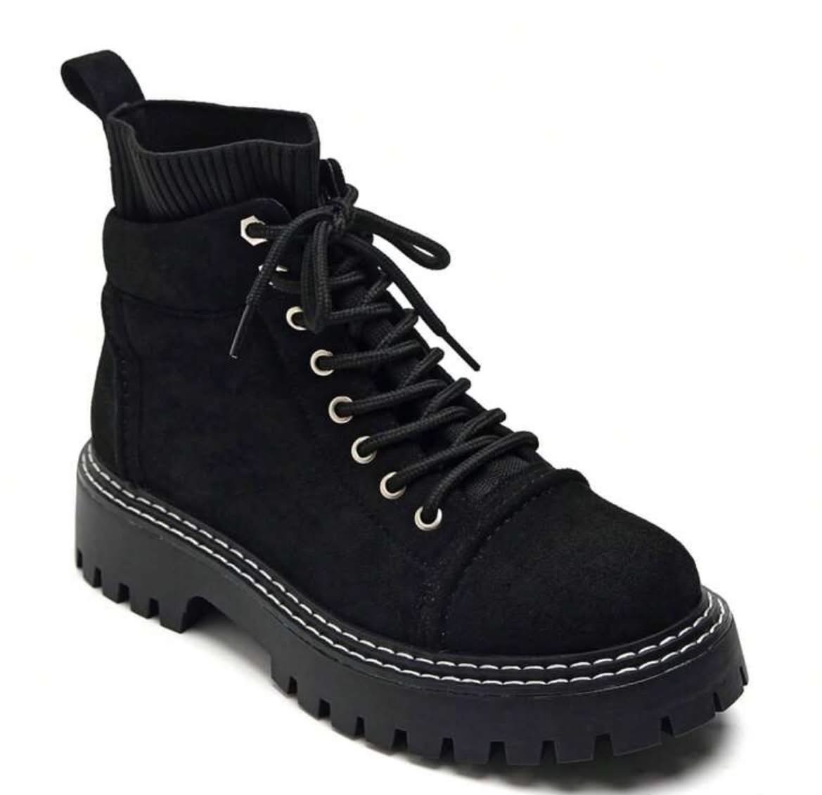 BOOTS SUEDINE NOIR COL CÔTELÉ SURPIQÛRES SEMELLE PLATEFORME MISS PAGE