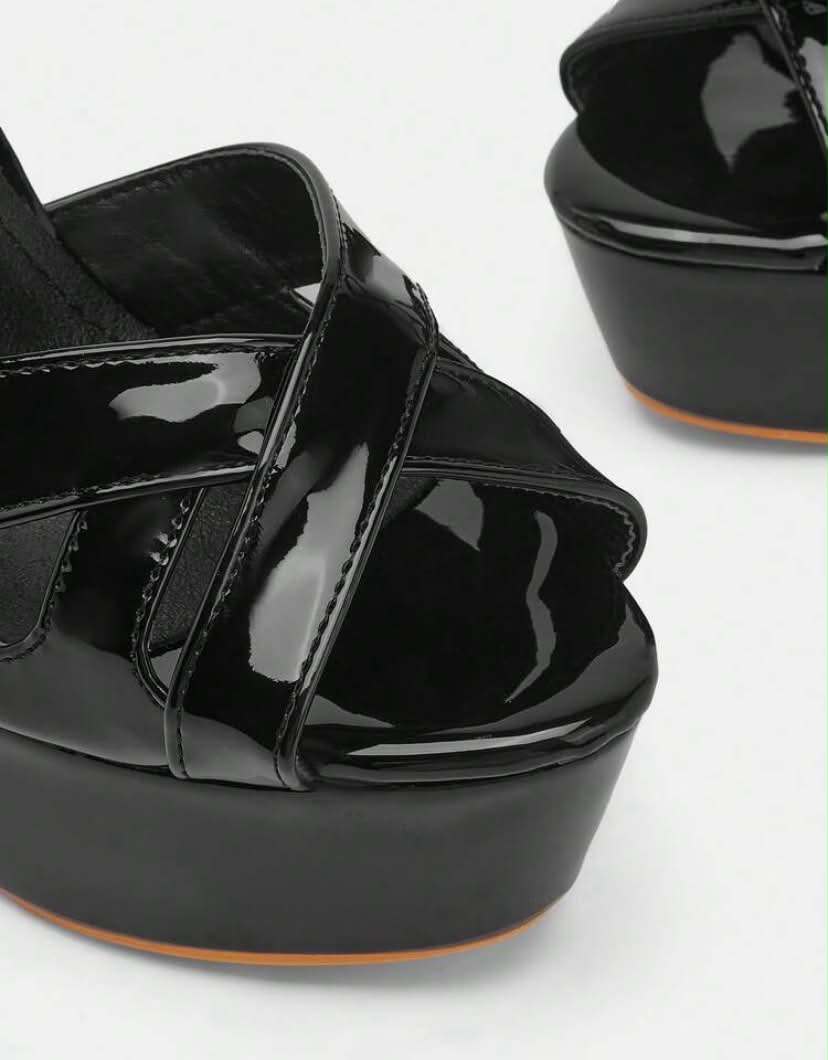 Sandales à Plateforme et Talon Aiguille – Noir Verni Glamour