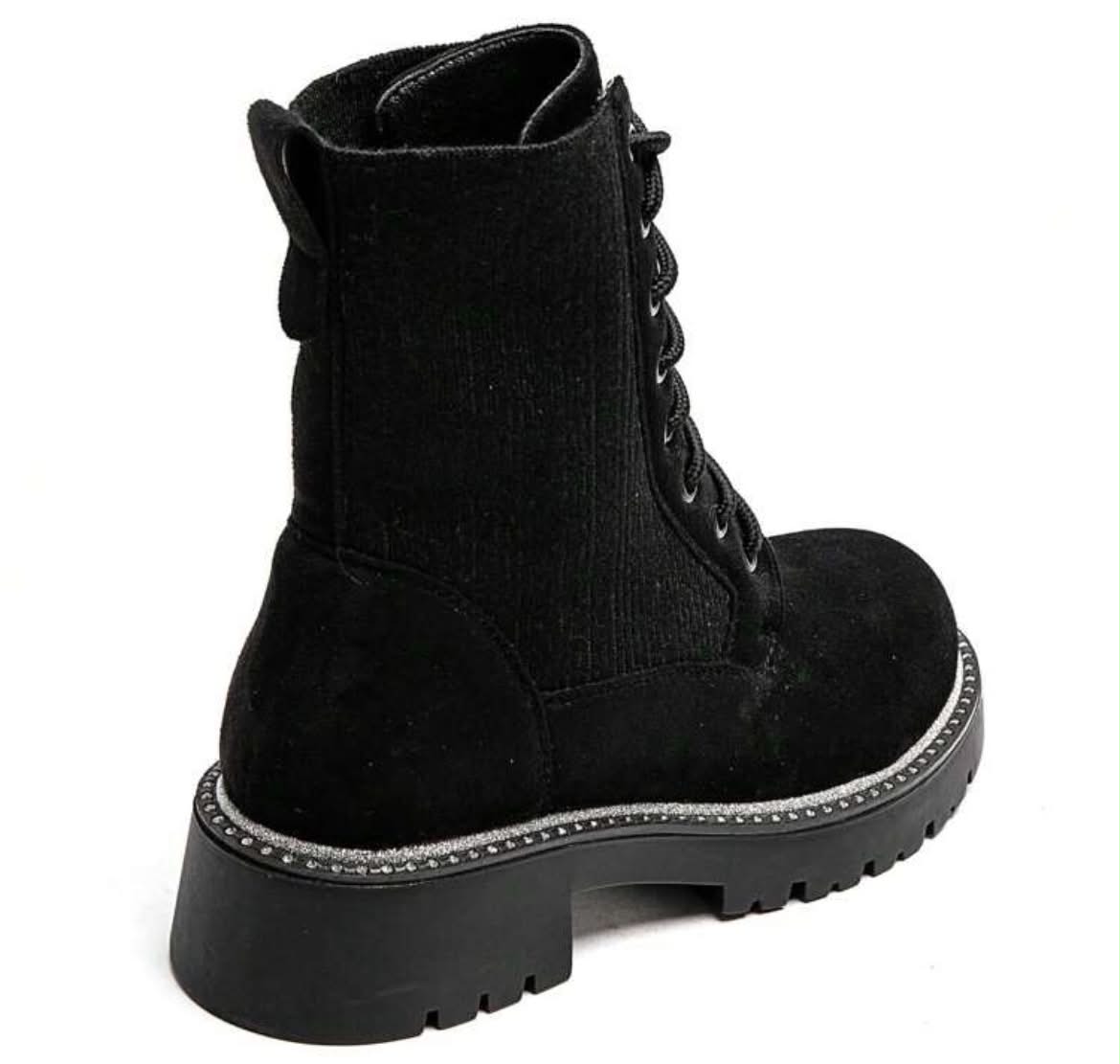 BOOTS SUÉDINE NOIRE LACETS SEMELLE PLATEFORME MISS PALOMA