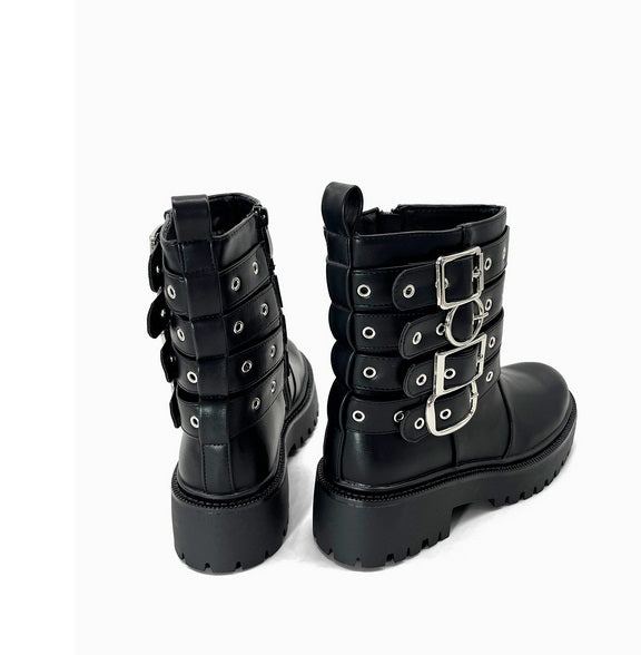 BOTTINES BIKER NOIRES ASPECT CUIR – 4 BOUCLES ARGENTÉES & ŒILLETS MISS RONNA