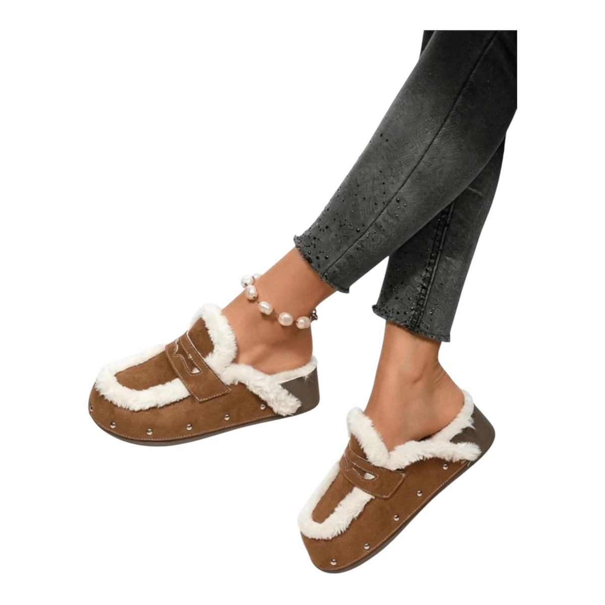 SABOTS FOURRÉS EFFET DAIM CAMEL – MULES FEMME MOUMOUTE À CLOUS SEMELLE COMPENSÉE
