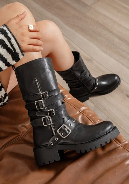 BOTTES BIKER MI-MOLLET NOIRES ASPECT CUIR – 5 BOUCLES ARGENTÉES & ZIP APPARENT MISS SOLAL