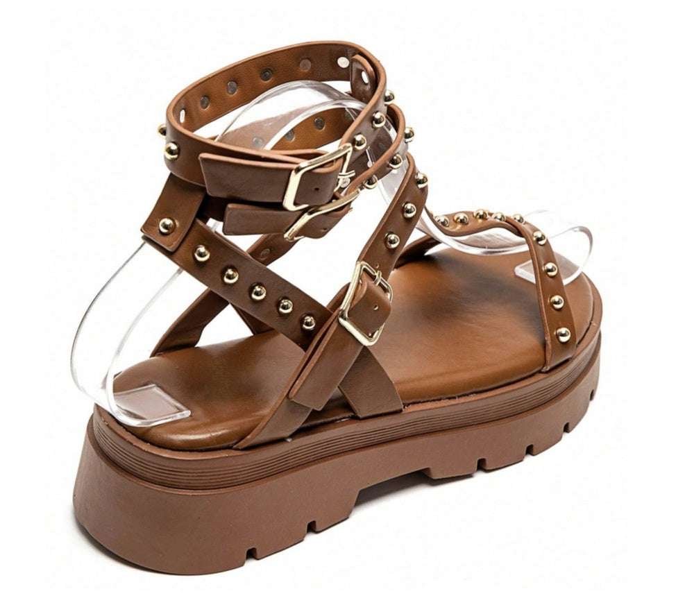 Sandales gladiateurs cloutées à platform miss Glita camel