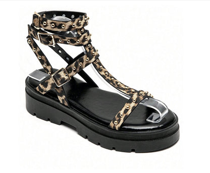Sandales gladiateurs cloutée à platform miss Glita leopard