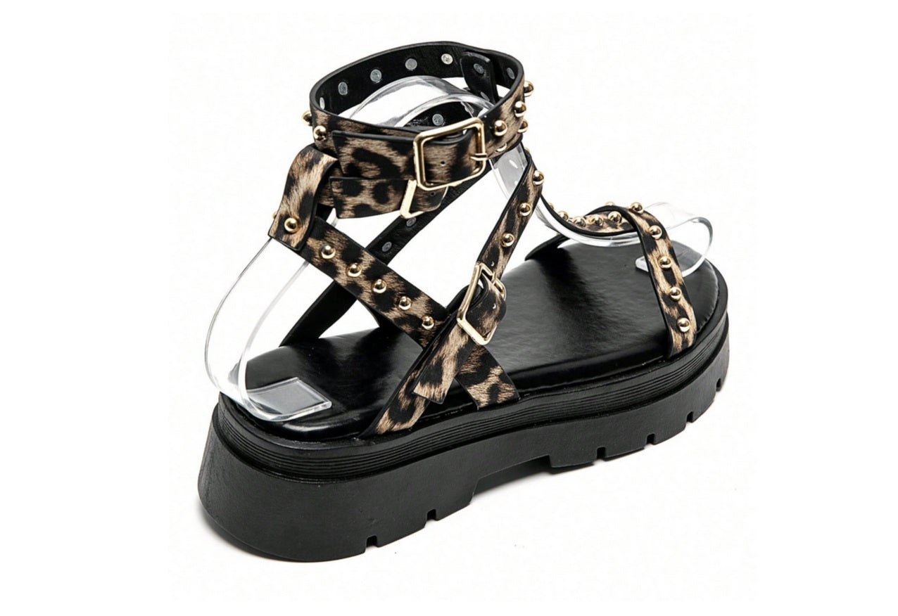 Sandales gladiateurs cloutée à platform miss Glita leopard