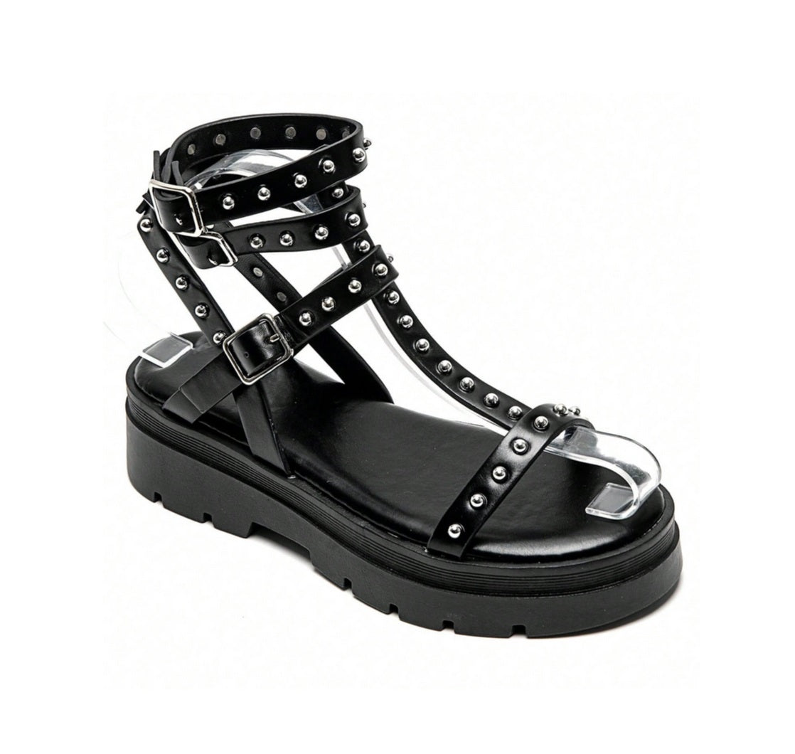 Sandales gladiateurs cloutées à platform miss Glita noir