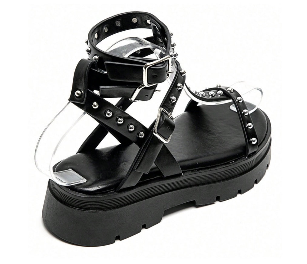 Sandales gladiateurs cloutées à platform miss Glita noir