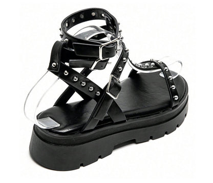 Sandales gladiateurs cloutées à platform miss Glita noir