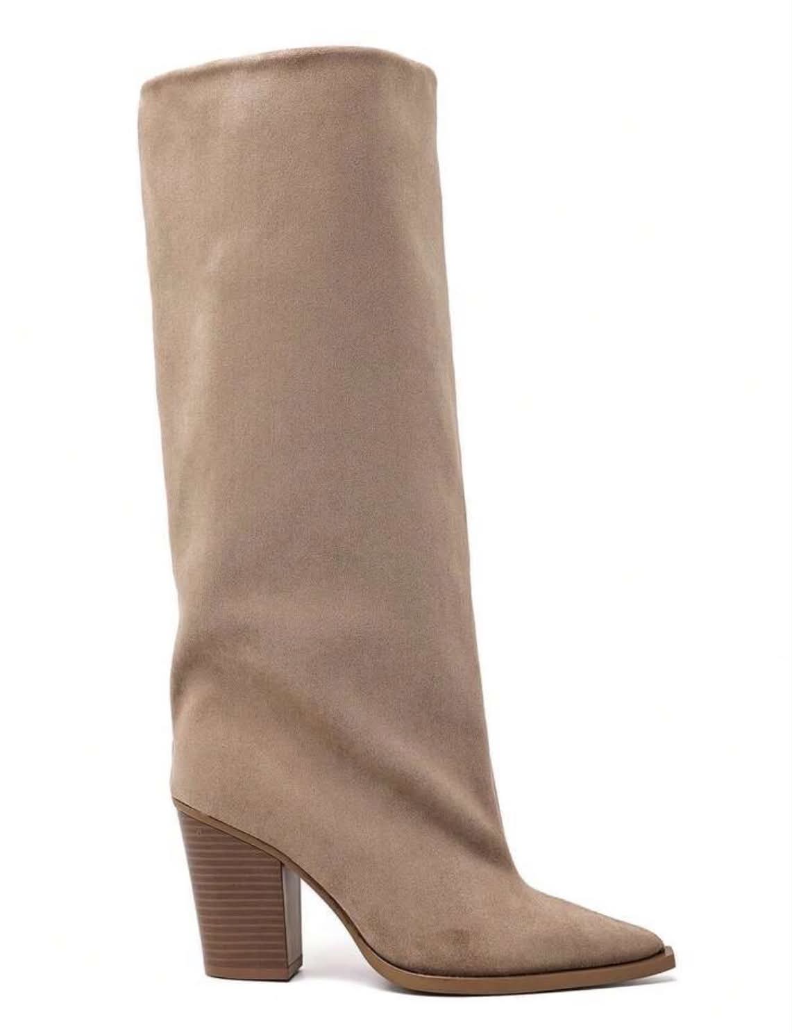 BOTTES HAUTES SUÉDINE BOUT POINTU TALON BLOC – MISS ABIGAIL BEIGE