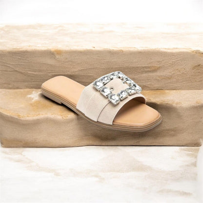 Mules plates ornées de strass – Élégance décontractée beige