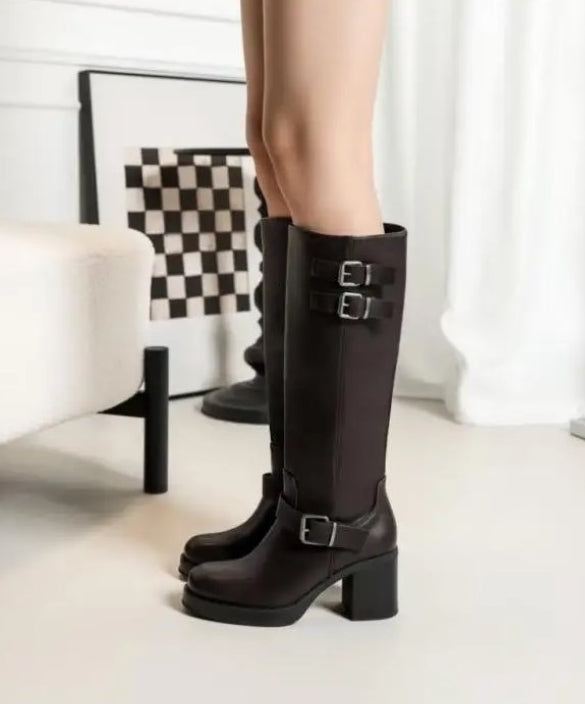 BOTTES AVEC TALONS EPAIS ET BOUCLES DECORATIVES MISS JOYCE MARRON FONCE