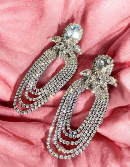 Boucles d’Oreilles Cristal Royal – Glamour Intemporel & Éclat Majestueux