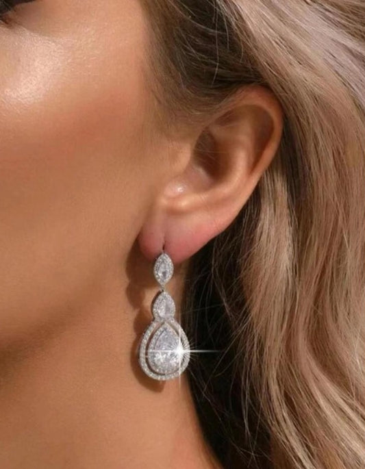 Boucles d’Oreilles “Duo d’Éclat” – Gouttes de Luxe en Zirconium