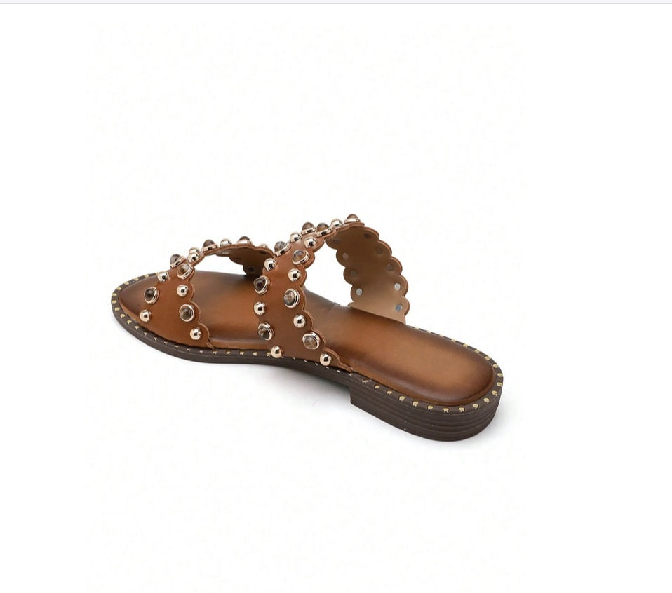 Chaussures femme sandales clous et strass camel miss clara