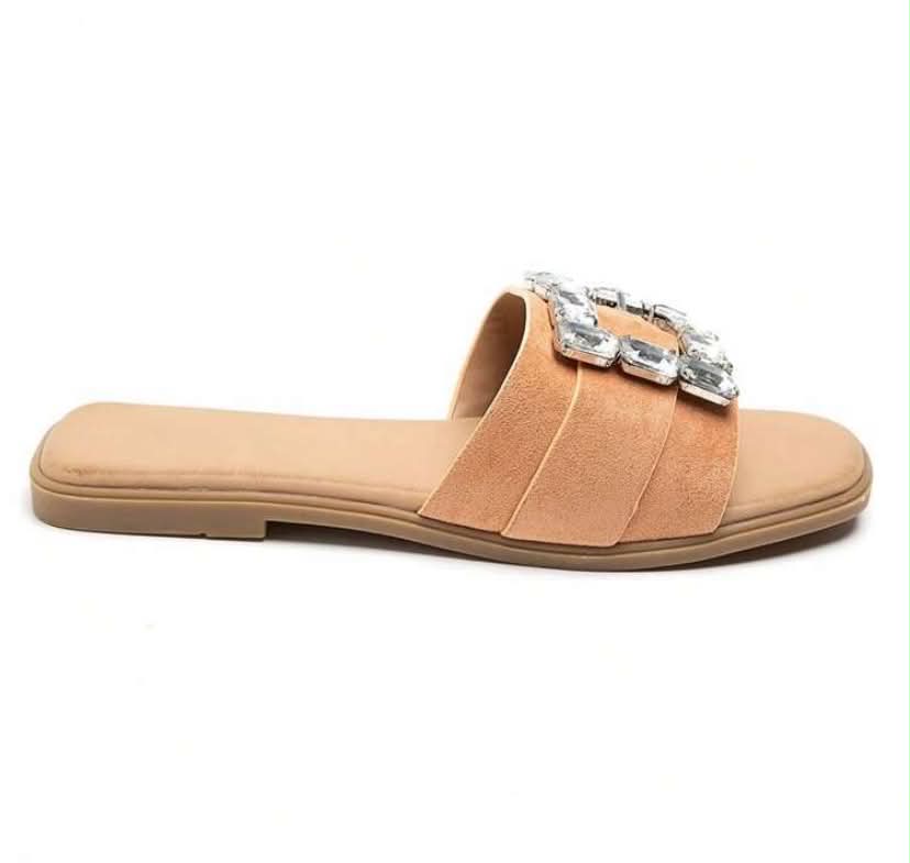 Mules plates ornées de strass – Élégance décontractée Camel