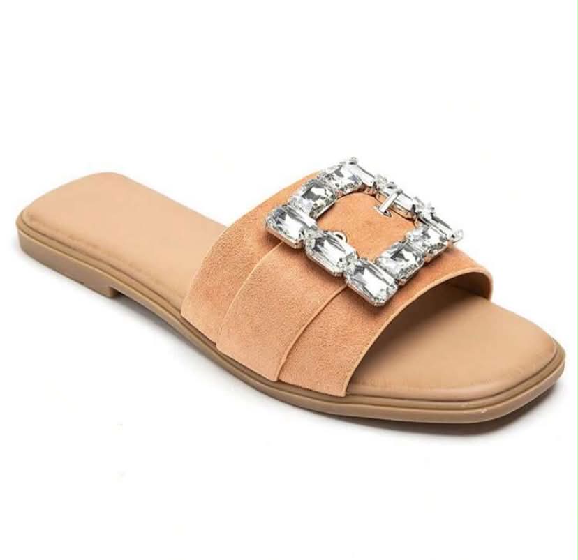 Mules plates ornées de strass – Élégance décontractée Camel
