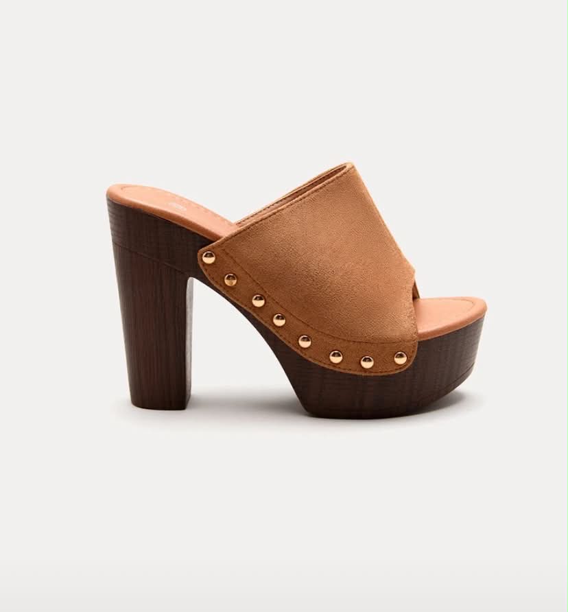 Mules à Plateforme cloutées - Élégance Rétro-Chic Camel