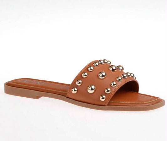 Mules Élégance à Clous : Le must-have de votre été Camel